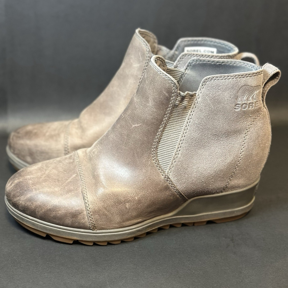 Sorel Evie II Hidden Wedge Ankle Chelsea Boots Taupe Leather Suede Gorpcore 6.5